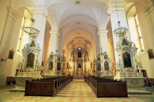 Seinų bazilikos vidus