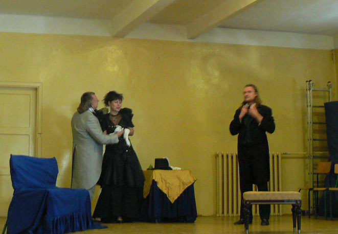 Scenoje Kauno rajono Voškonių kultūros centro teatras „Siena“