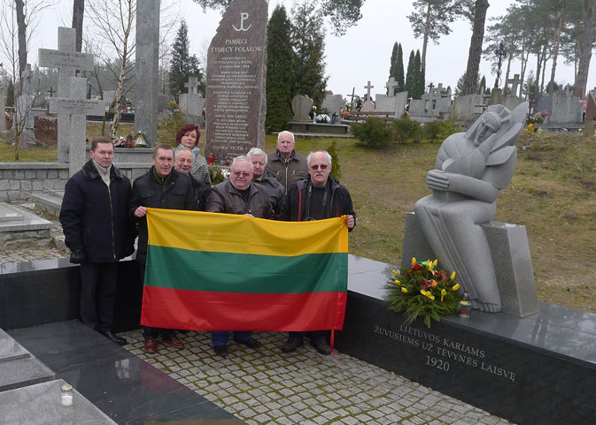 Pirmas sustojimas – Berznyko kapinės