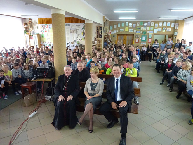 Vyskupas Punsko pradinėje ir pagrindinėje mokyklose bei gimnazijoje 